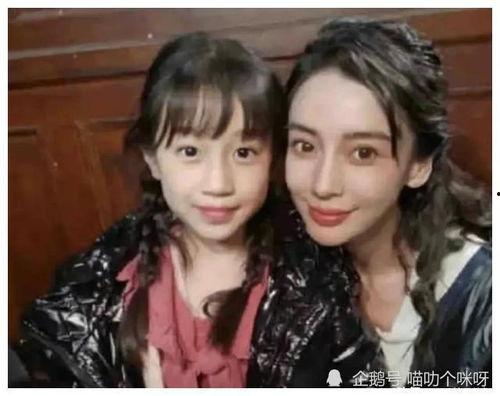 娱乐吃瓜女艺人和男朋友,女艺人甜蜜恋情曝光，男友背景神秘引热议