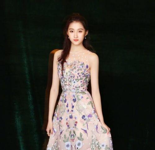 吃瓜娱乐关晓彤,吃瓜娱乐背后的青春偶像