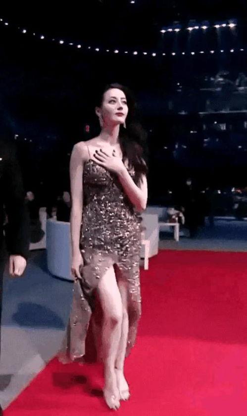 娱乐吃瓜美女走红毯